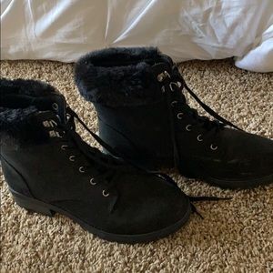 Size 9 black boots, only worn once for photos